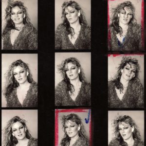 Cookie Mueller – Traversée en eau claire dans une piscine peinte en noire